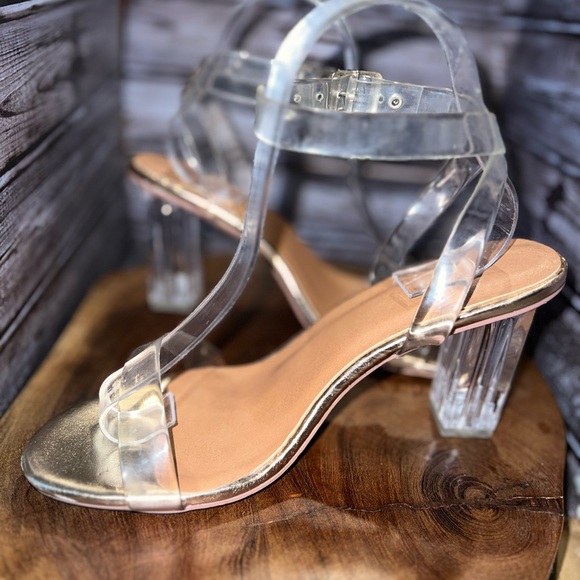 SHEIN woman’s block heeled clear open toed sandals - Picture 2 of 14